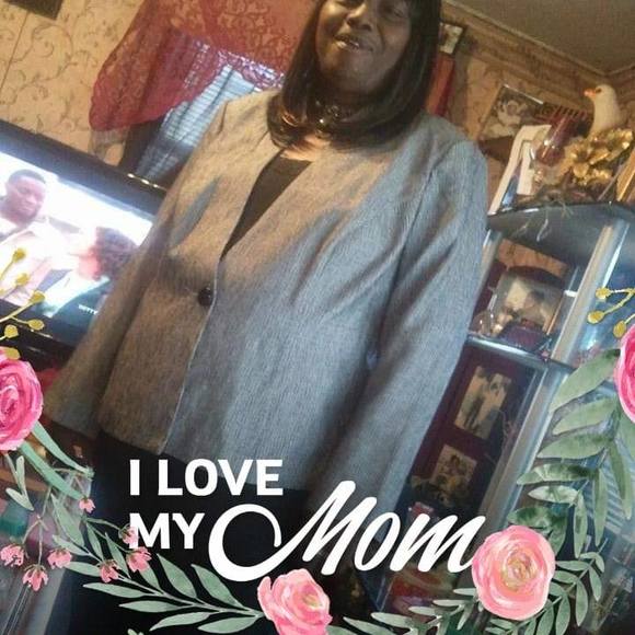 Meet your Posher, Lorine - Picture 1 of 1